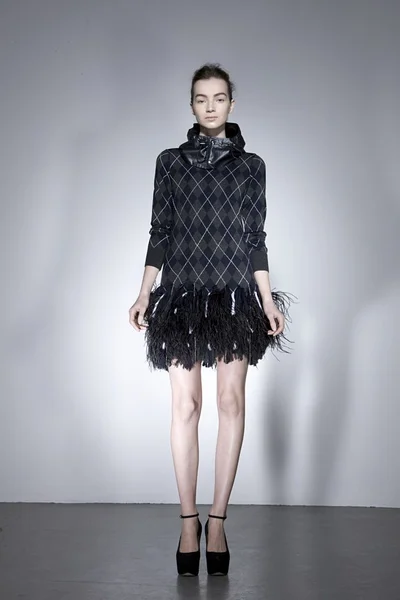 Look 16